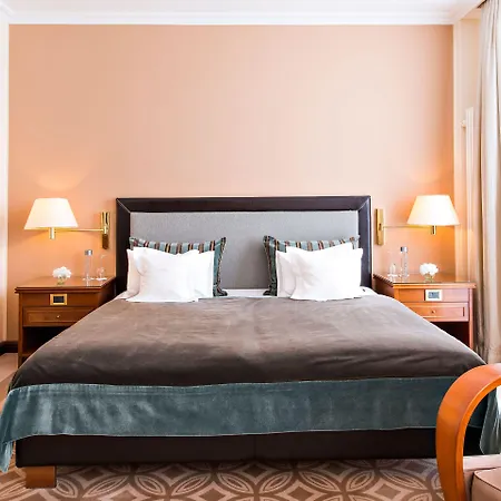 Готель Grand Des Bains Kempinski 5*