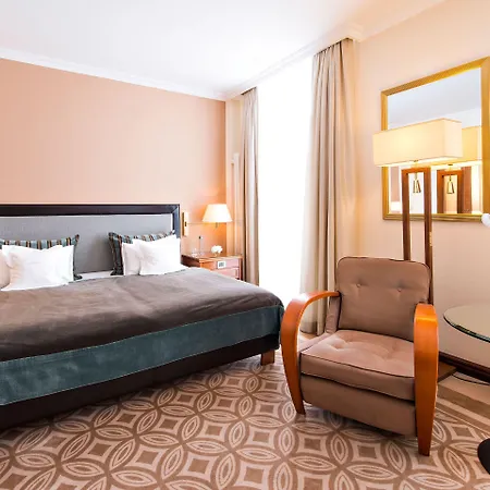 Grand Des Bains Kempinski Готель