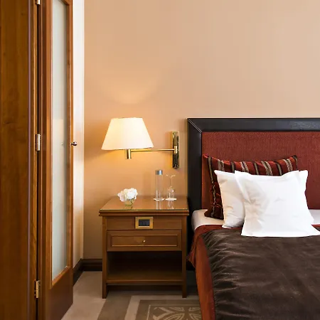 Grand Des Bains Kempinski מלון